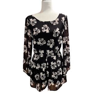 NWT: Black White Floral‎ Romper Women's Medium (G-262)